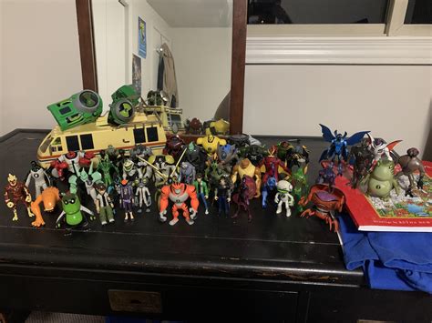 All my old Ben 10 action figures (OS AF UA) could never find the original Ghostfreak :( : r/Ben10