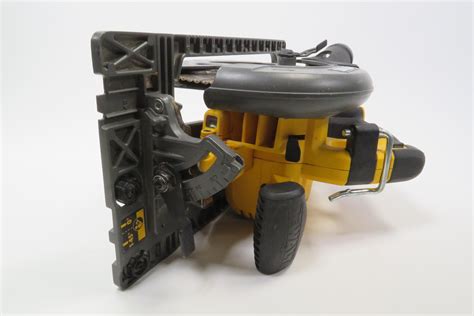 DeWalt DCS578 60V MAX Cordless Brushless 7-1/4" Circular Saw