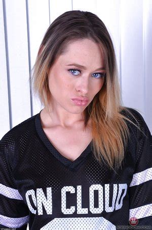 American Tiny Mature Solo XXX Dessert