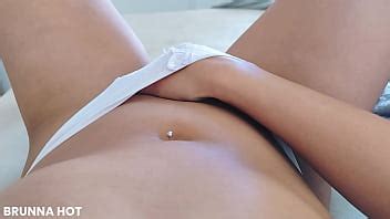 Me desperté cachonda y jugué con mi coño hasta que mis bragas se empaparon XVIDEOS