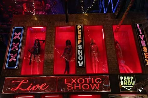 Amsterdams Red Light District Sex Workers Go Back After Coronavirus Lockdown Daily Star