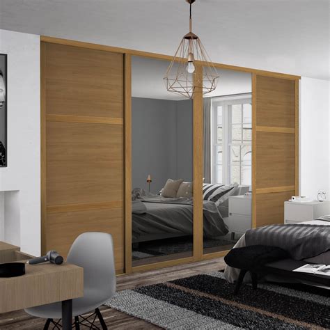 Shaker 4 Door Sliding Wardrobe Kit Oak Panel Mirror With Oak Frame W2898 X H2260mm Homebase