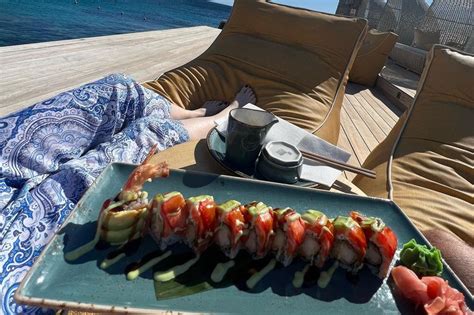 Nicola Roberts Flaunts Toned Midriff In Tiny Bikini