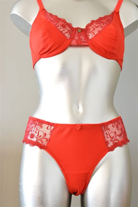 Lingerie Crea Line Rode Bh Met Kant