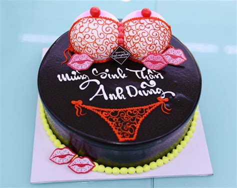 Bánh sinh nhật nền socola nguyên chất tạo hình bikini và cặp ngực độc đáo tặng nam Bánh Kem
