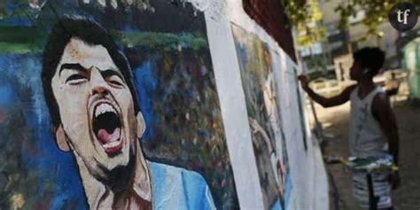 Luis Suarez un sex toy à leffigie du footballeur adepte de la morsure Terrafemina