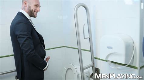 Coworkers Guillaume Wayne And Malek Tobias Ass Breed In Toilet