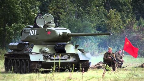 WW2 Soviet T34-85 Battle Tank - Up Close - YouTube