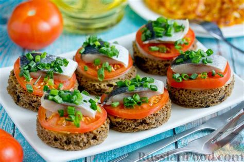 Рецепт: Круглые бутерброды с сельдью на RussianFood.com