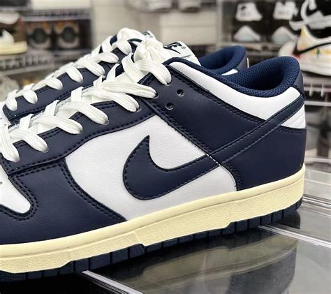 ナイキオン NIKE NIKE DUNK LOW Vintage Navyの通販 by nameナイキならラクマ スニーカー