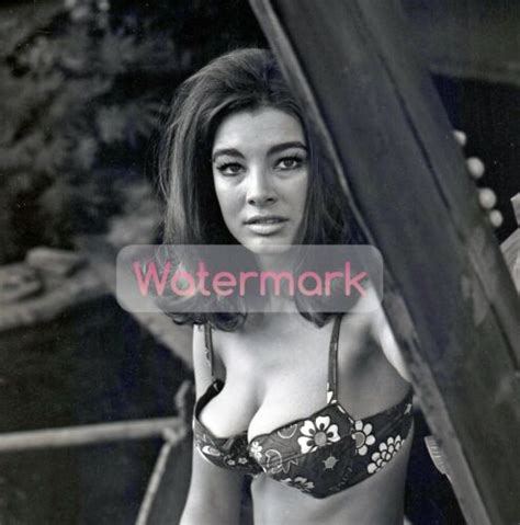 10 Hot Sexy Anne Archer Bikini Pics