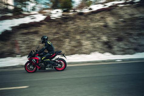 Mittelklasse Naked Bike Vergleich Aprilia Tuono