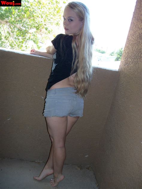 Sweet Blonde Chick Teasing With Her Nice Figure Photos