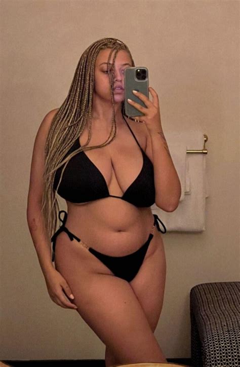 Hot Sexy Mahalia Simpson Bikini Pics
