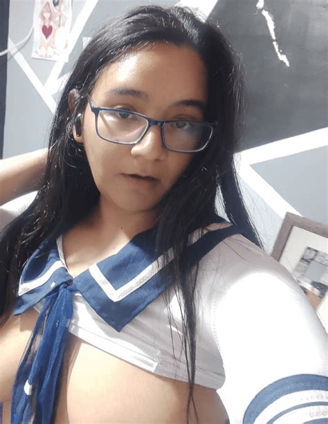 Hope u like nerdy latinas : r/GirlswithGlasses