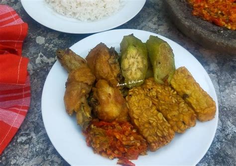 Resep Ayam Penyet Surabaya oleh anisatur raehan - Cookpad