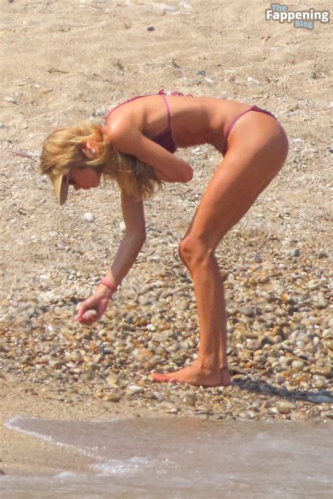 Doutzen Kroes Shows Off Her Sexy Body In A Tiny Bikini Photos