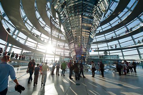 Deutscher Bundestag - Dachterrasse und Kuppel des Reichstagsgebäudes