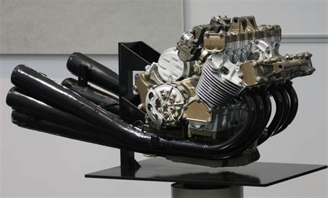GeekBobber: Honda RC166