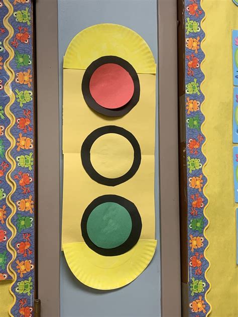 Traffic Light Craft with Paper Plate