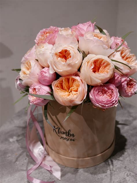 Заказать 19 роз "Джульетта" в шляпной коробке с доставкой в Москве