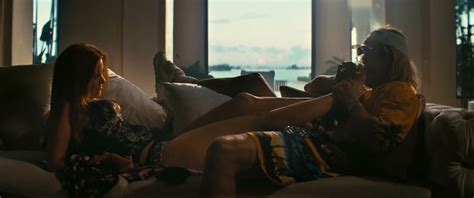 Nude Video Celebs Isla Fisher Sexy The Beach Bum 2019