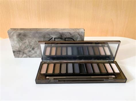 Urban Decay Naked Smoky paletka očních stínů Aukro