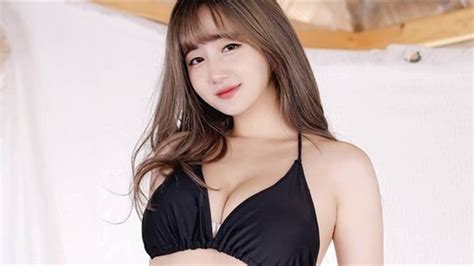 8 Hot Sexy Jina Han Bikini Pics