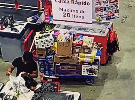 Mulher é presa em supermercado de Blumenau após tentar furtar mais de R