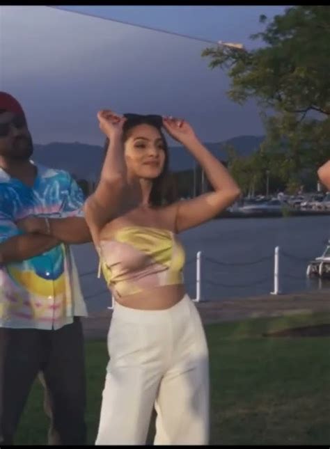 7 Hot Sexy Navi Brar Bikini Pics