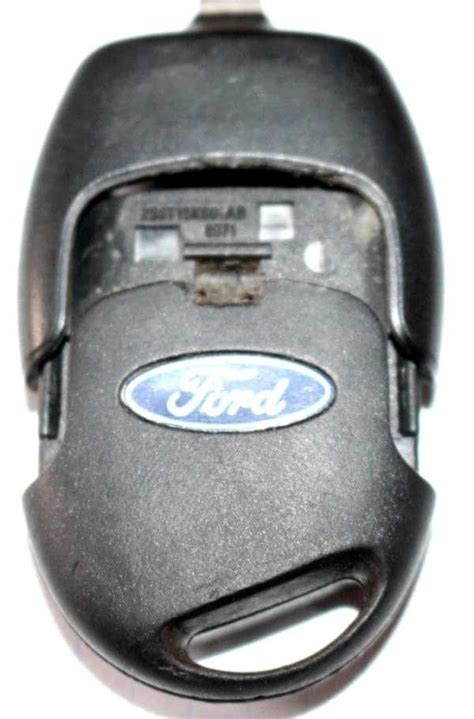 Форд фокус как поменять батарейку в ключе – Замена батарейки в ключе ...
