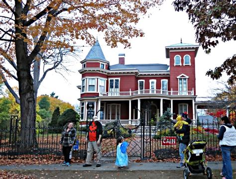 Stephen King's House To Be Turned Into A Writer's Retreat - House Crazy ...