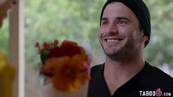 Tinder Date MILF Aiden Ashley Dealt With A Nervous Guy Perfectly XVIDEOS