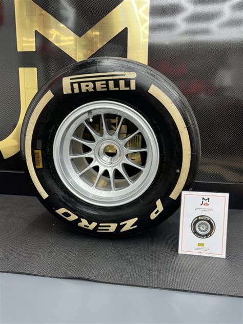 Rengas kokonaan pyörällä Pirelli Tire complete on wheel Catawiki