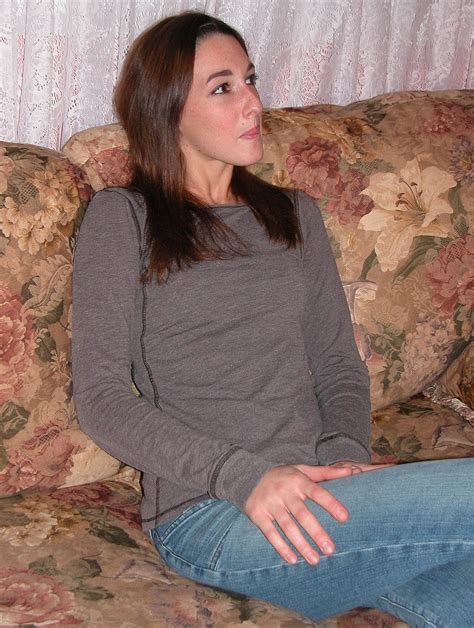 College Beauty Summer Tyme Strips And Poses Naked At The Casting