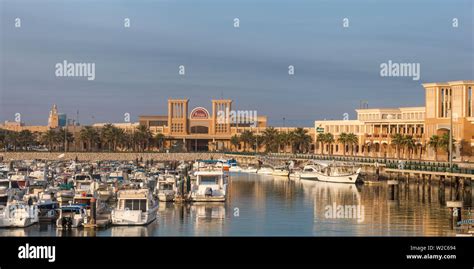 Kuwait Kuwait City Souk Shark Shopping Center And Marina Stock Photo