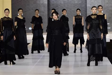 desainer muda  jogja fashion trend  ranita tampilkan busana