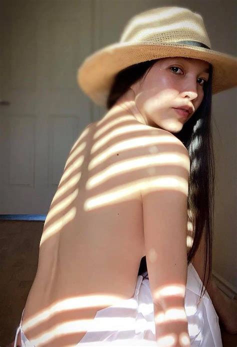 năm làm mẹ đơn thân nữ ca sĩ này vẫn tươi trẻ khoe ảnh nude gây sốt dân mạng