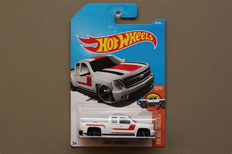 Hot Wheels 2017 Hw Hot Trucks Chevy Silverado White