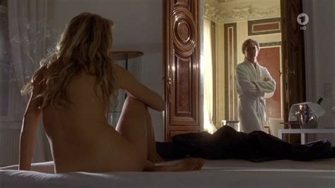 Naked Julia Thurnau in Liebe Lügen Leidenschaften
