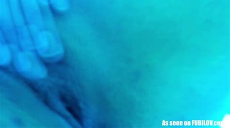 Hot Babe Plays With Her Pussy In A Tanning Bed