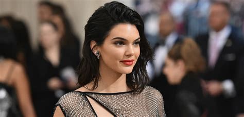 Kendall Jenner Shares Throwback Naked Bathroom Selfie On Instagram And Attracts More Than