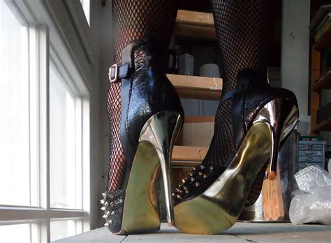 Golden Stilettos Nude Pics XHamster