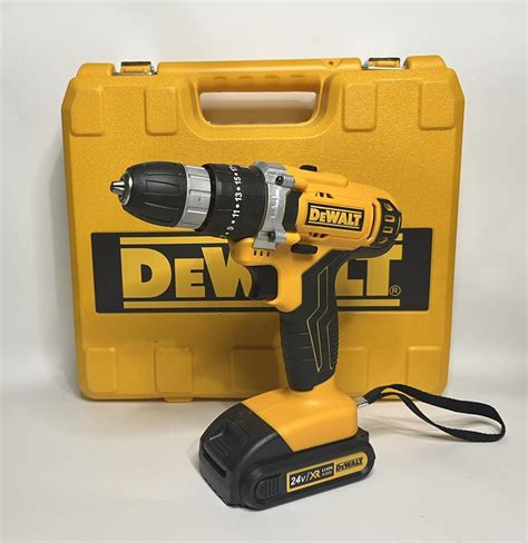 Купити Ударний шуруповерт з великим набором інструментів DeWALT (24V ...