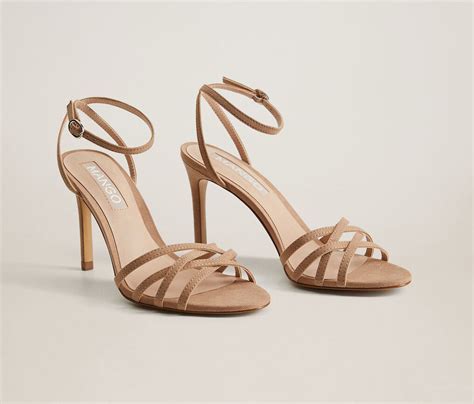 Nude sandalias de rebajas que elevarán tus looks de verano