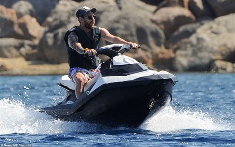 Lionel Messi S Partner Antonella Roccuzzo Shows Off Her Curves In A Mint Bikini In Ibiza Daily