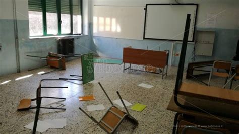 Raid Vandalico Al Liceo Scientifico Di Soriano Aule E Arredi Devastati