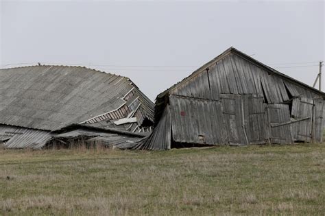 Premium Photo An Old Dilapidated Abandoned House In The Lithuanian