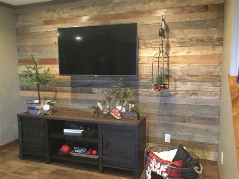 Reclaimed Wood Wall Behind Tv at Lincoln Coon blog