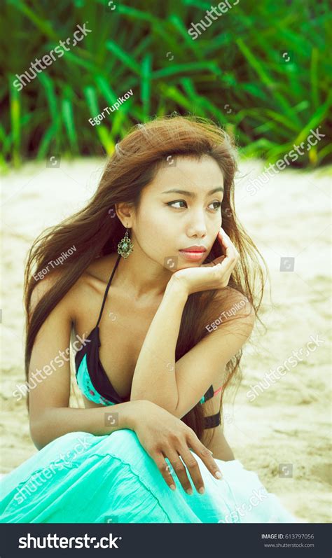 Beautiful Asian Indonesian Female Model Bikini Foto Stok Shutterstock